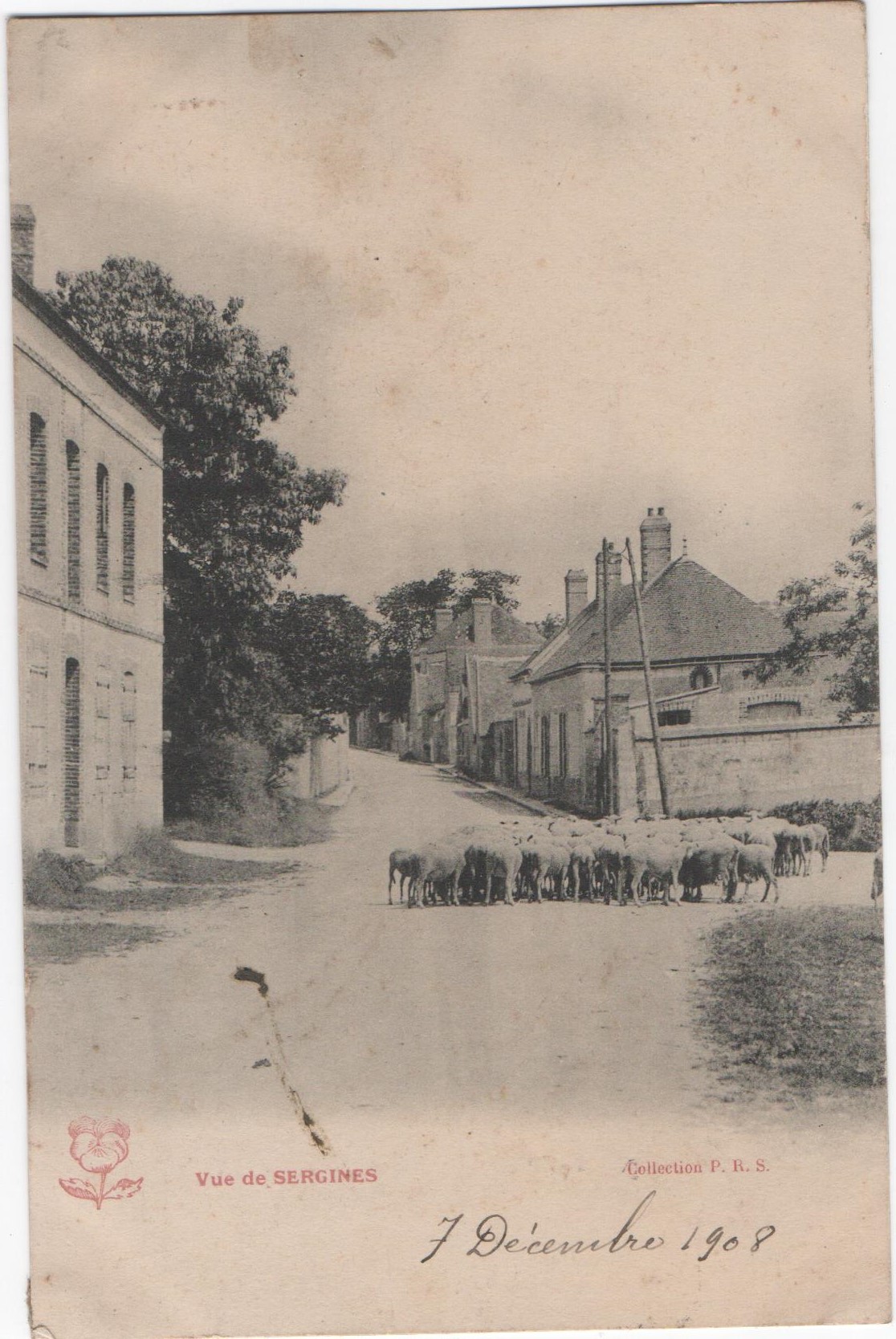 carrefour bas de la rue des Treilles et avenue Charles De Gaulle